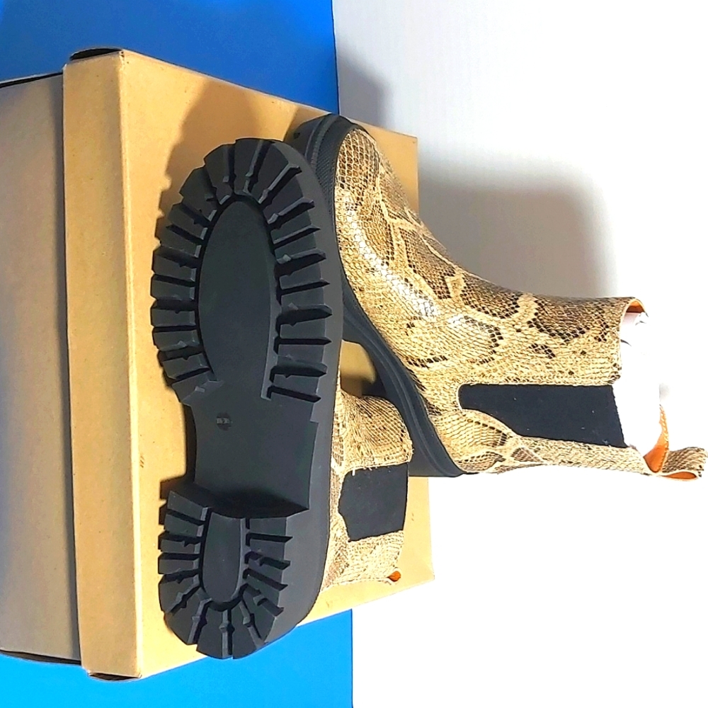 Luck Brand ANIMAL SKIN SIZE 8 BROWN.